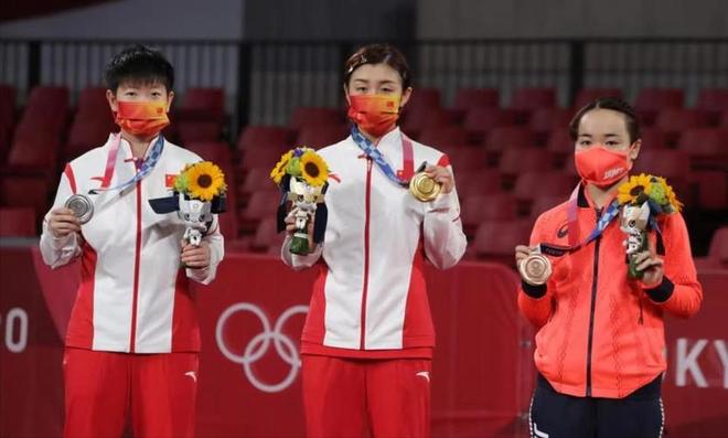  陈梦夺金后疑遭竖中指 